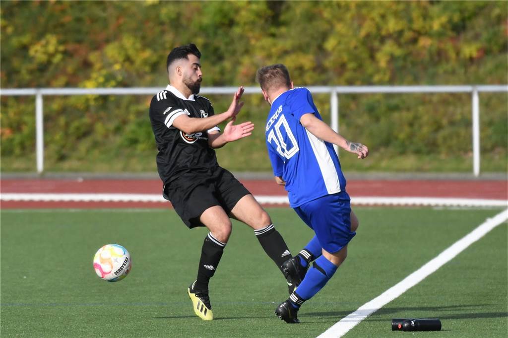 In der Kreisliga B gewann der VfB Habinghorst II (8.= deutlich das Derby bei der SG Castrop II (14.) mit 4:1 (2:0). Die VfB-Trainer Sebastian Janas und Tommy Kantzke schossen dabei jeweils zwei Tore. Das SG-Ehrentor erzielte Tobias Wilner per Elfmeter.