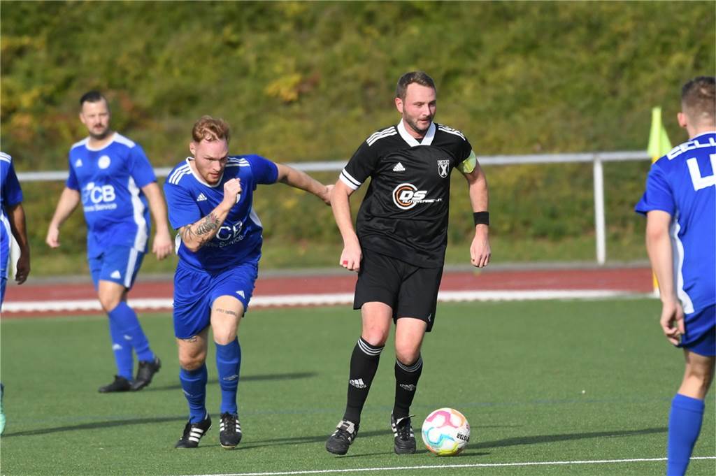 In der Kreisliga B gewann der VfB Habinghorst II (8.= deutlich das Derby bei der SG Castrop II (14.) mit 4:1 (2:0). Die VfB-Trainer Sebastian Janas und Tommy Kantzke schossen dabei jeweils zwei Tore. Das SG-Ehrentor erzielte Tobias Wilner per Elfmeter.