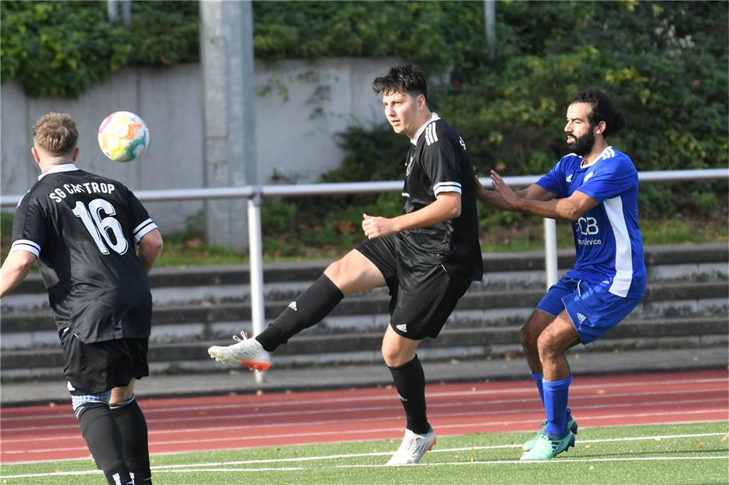 In der Kreisliga B gewann der VfB Habinghorst II (8.= deutlich das Derby bei der SG Castrop II (14.) mit 4:1 (2:0). Die VfB-Trainer Sebastian Janas und Tommy Kantzke schossen dabei jeweils zwei Tore. Das SG-Ehrentor erzielte Tobias Wilner per Elfmeter.
