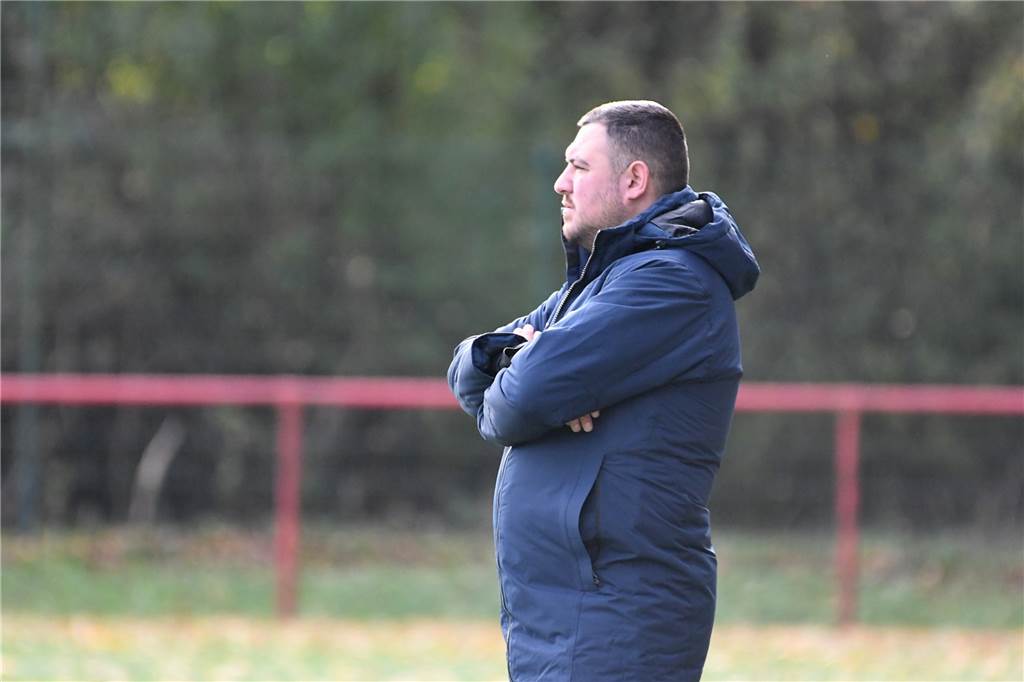 In der Kreisliga C1 verbesserte sich der FC Castrop-Rauxel II durch ein 11:3 gegen Schlusslicht SC Pantringshof auf Rang elf. Beim dritten Saisonsieg gelangen Michael Wurst, Coach des Bezirksliga-Teams, sechs Tore. Vier Tore in Serie zwischen der 26. und 43. Minute.