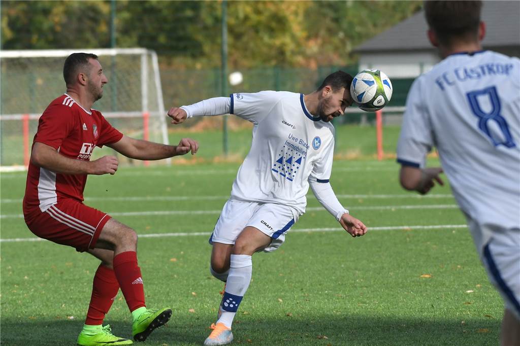 In der Kreisliga C1 verbesserte sich der FC Castrop-Rauxel II durch ein 11:3 gegen Schlusslicht SC Pantringshof auf Rang elf. Beim dritten Saisonsieg gelangen Michael Wurst, Coach des Bezirksliga-Teams, sechs Tore. Vier Tore in Serie zwischen der 26. und 43. Minute.