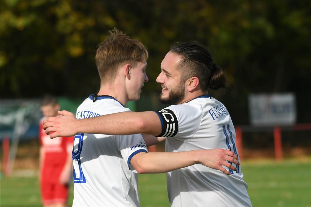 In der Kreisliga C1 verbesserte sich der FC Castrop-Rauxel II durch ein 11:3 gegen Schlusslicht SC Pantringshof auf Rang elf. Beim dritten Saisonsieg gelangen Michael Wurst, Coach des Bezirksliga-Teams, sechs Tore. Vier Tore in Serie zwischen der 26. und 43. Minute.