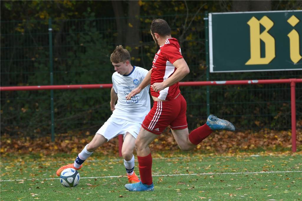 In der Kreisliga C1 verbesserte sich der FC Castrop-Rauxel II durch ein 11:3 gegen Schlusslicht SC Pantringshof auf Rang elf. Beim dritten Saisonsieg gelangen Michael Wurst, Coach des Bezirksliga-Teams, sechs Tore. Vier Tore in Serie zwischen der 26. und 43. Minute.
