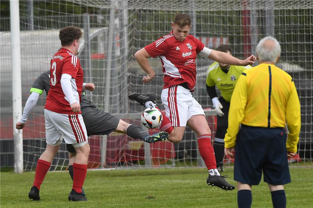 In der Kreisliga C4 Recklinghausen übernahm der TuS Henrichenburg II durch ein 4:3 im direkten den achten Rang vom Tabellennachbarn FC/JS Hillerheide III.