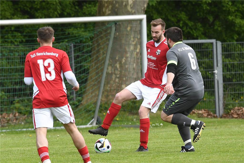 In der Kreisliga C4 Recklinghausen übernahm der TuS Henrichenburg II durch ein 4:3 im direkten den achten Rang vom Tabellennachbarn FC/JS Hillerheide III.