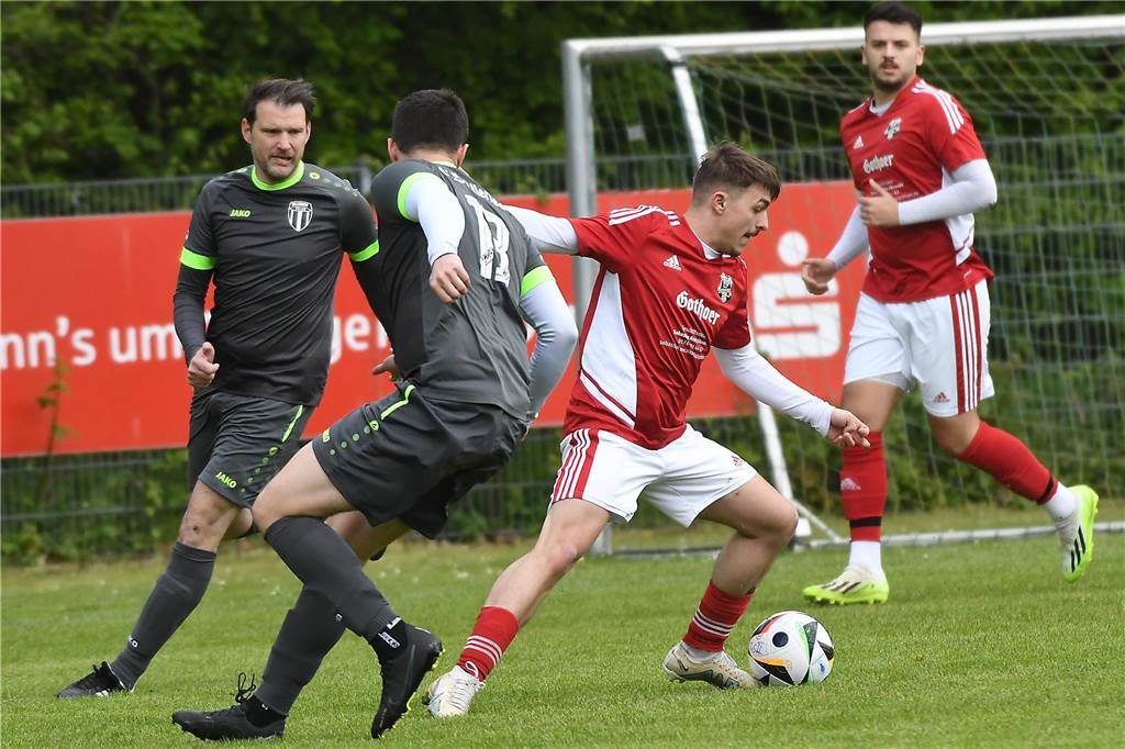 In der Kreisliga C4 Recklinghausen übernahm der TuS Henrichenburg II durch ein 4:3 im direkten den achten Rang vom Tabellennachbarn FC/JS Hillerheide III.