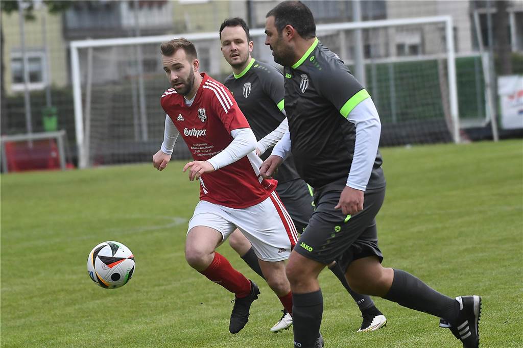 In der Kreisliga C4 Recklinghausen übernahm der TuS Henrichenburg II durch ein 4:3 im direkten den achten Rang vom Tabellennachbarn FC/JS Hillerheide III.