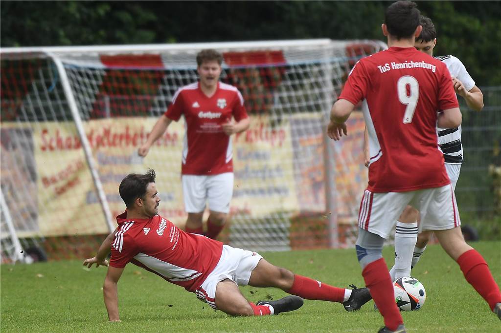 In der Kreisliga C4 Recklinghausen zog der TuS Henrichenburg II gegen Borussia Ahsen II mit 0:2 den Kürzeren.