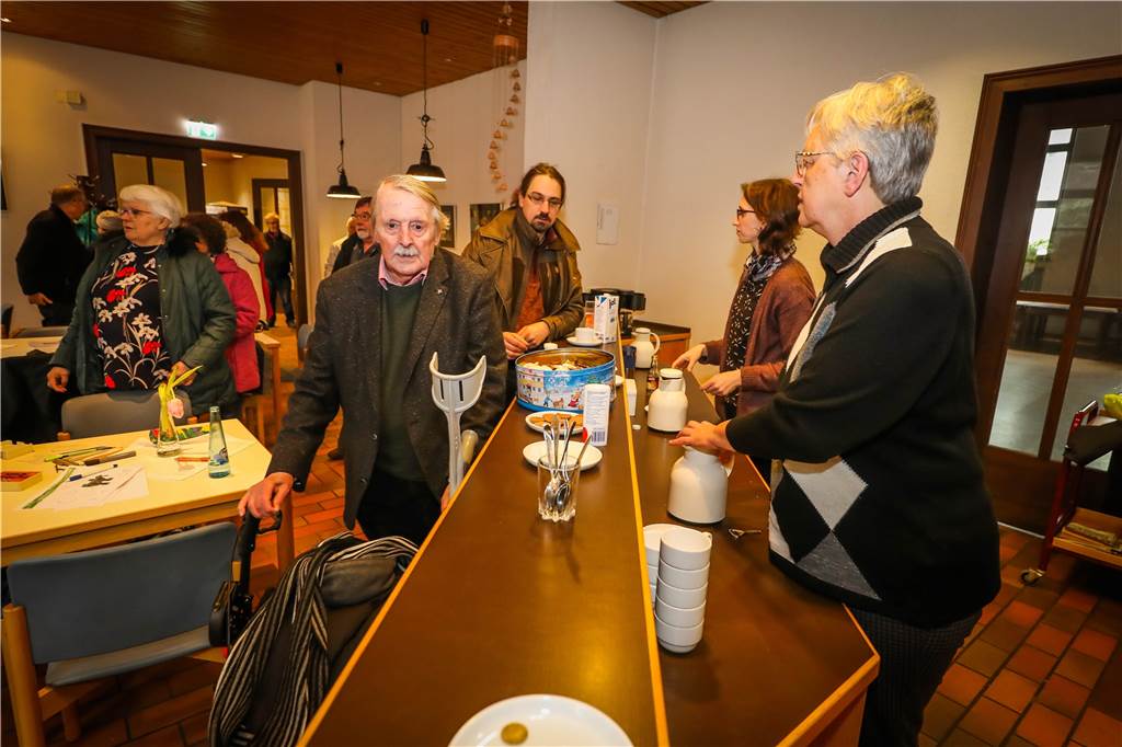 Wärme, Suppe und Kaffee: Private Notunterkünfte sind für Evakuierte geöffnet In der Kreuz-Gemeinde waren zum Gemeinde-Cafe ganz gezielt auch Anwohner aus dem Evakuierungsgebiet eingeladen.
