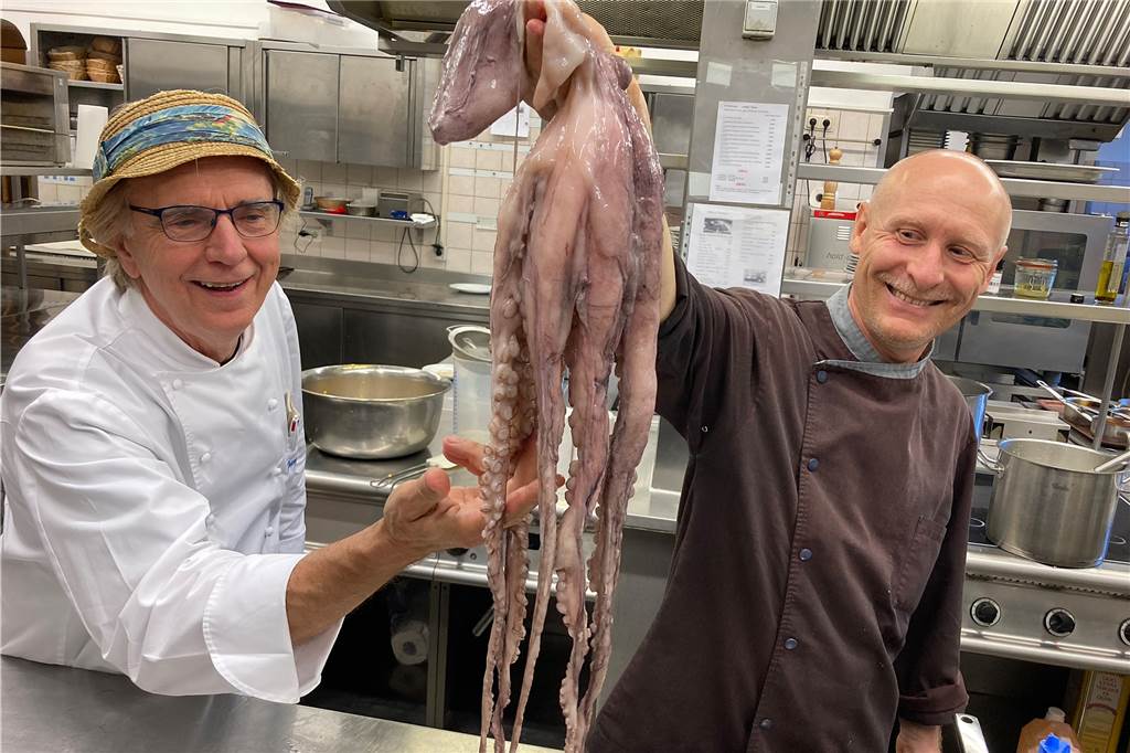Franz Lauter zum zweiten Mal unter den 50 besten Köchen Deutschands In der Küche des Schlossrestaurants Nordkirchen widmet man sich dem Octopus.