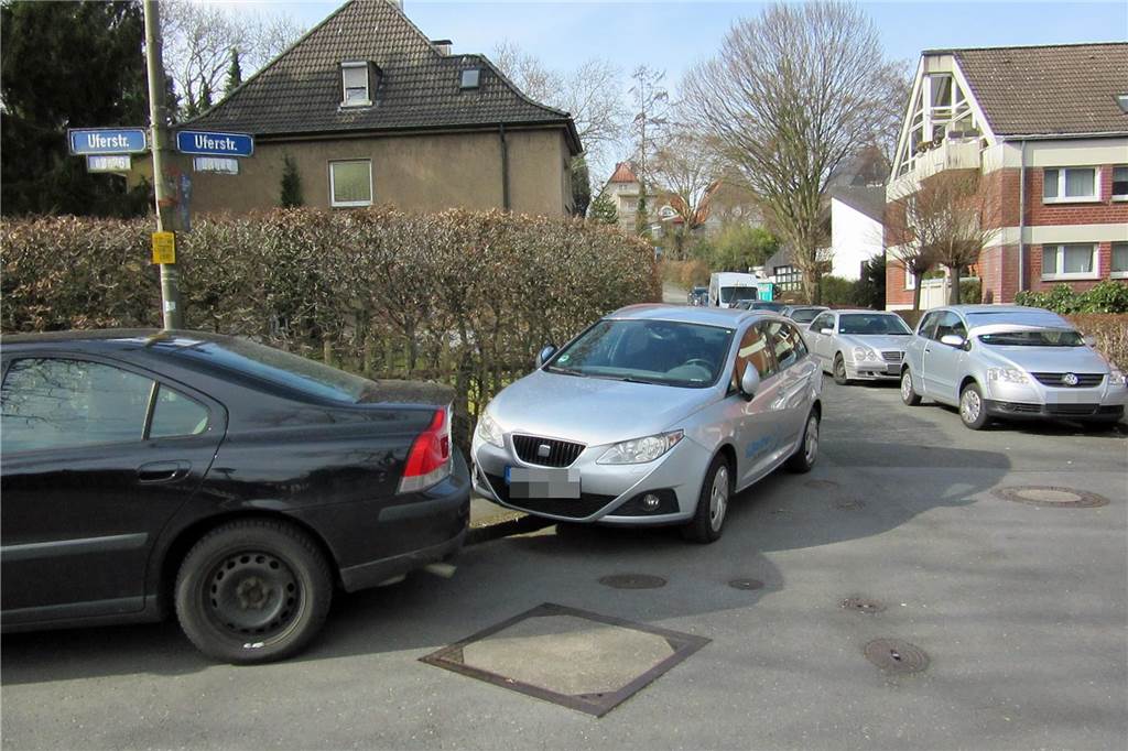 Autofahrer parken bei BVB-Heimspielen Wohnstraßen in Dortmund zu.
