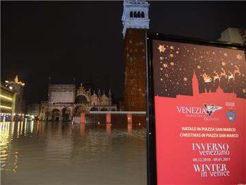 In der Lagunenstadt Venedig sind zu Weihnachten Gummistiefel angesagt.