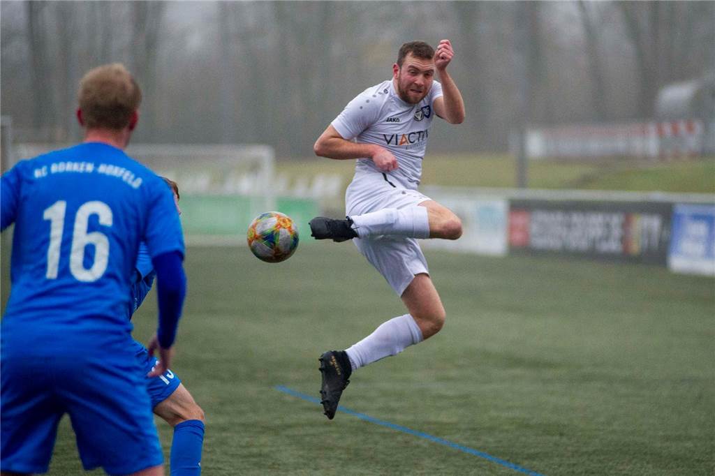Christoph Goos ist aus Portugal zurück: Wie geht es für den Ex-Kapitän des TuS Haltern weiter? In der Landesliga führte Christoph Goos das Team B des TuS Haltern am See an, ehe er nach Portugal zog.