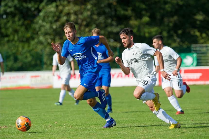 Zwei Finalespiele: Der TuS Haltern will sich gegen Seriensieger Waltrop durchsetzen In der Liga trennten sich die A-Junioren des VfB Waltrop und der TuS Haltern um Semih Gülsoy (r.) Mitte September mit 3:3