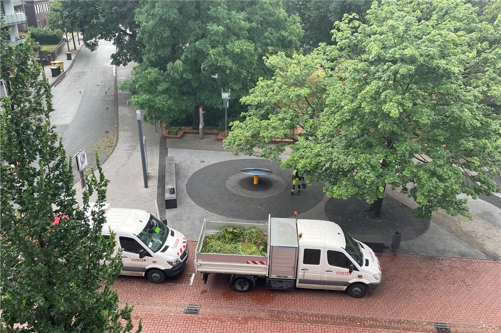Sturm in Lünen: Feuerwehr musste in der Nacht zu zehn Einsätzen raus In der Lüner City haben am Tobiaspark schon am frühen Freitagmorgen (23. Juni) die Aufräumarbeiten nach dem Sturm in der Nacht begonnen.