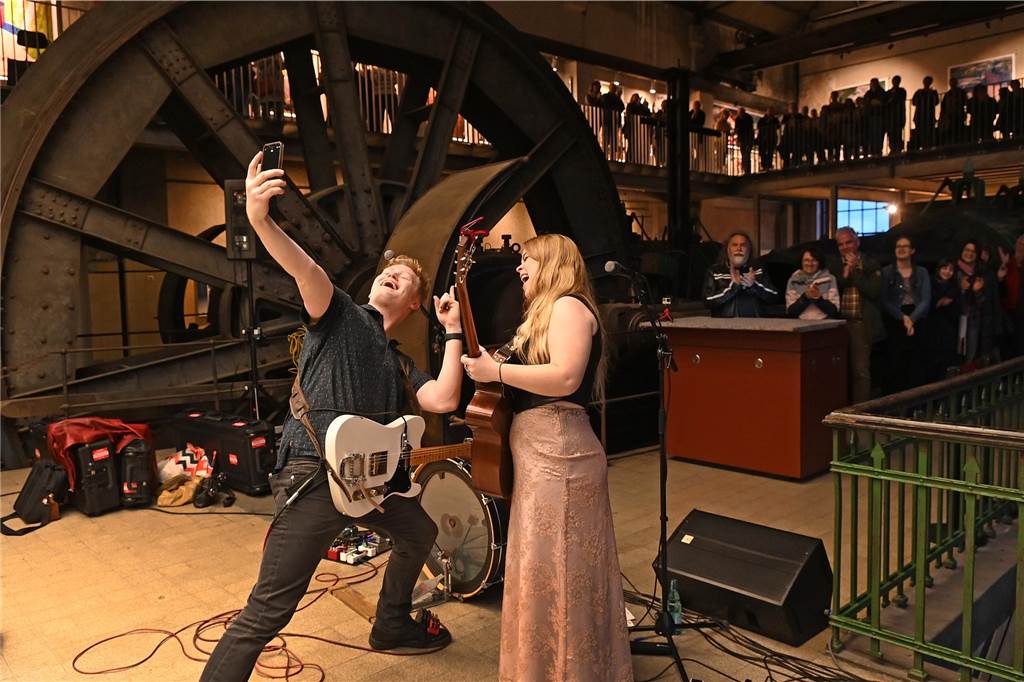 US-Band „Dorsten“ über Dorsten: Schulaufsätze und Wurzeln im 19. Jahrhundert In der Maschinenhalle auf der Zeche Fürst Leopold haben "Dorsten" ihr erstes Konzert in Dorsten gegeben.