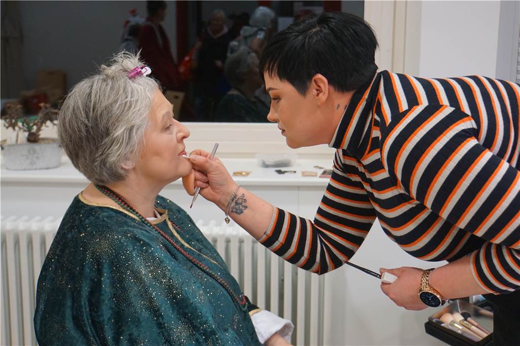 In der Maske.