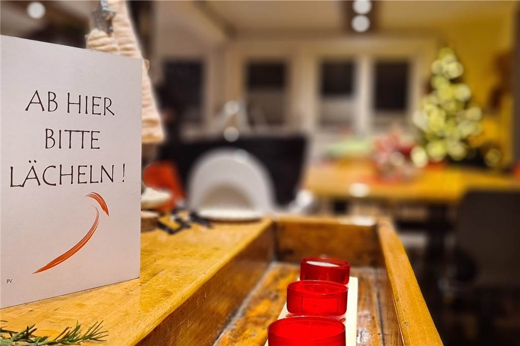 Offene Weihnacht: Traurige Schicksale für ein paar Stunden vergessen In der Mutmachwerkstatt sollen die Menschen in der Gesellschaft wieder das Lächeln lernen, ungeachtet ihrer Schicksale. Auch bei der offenen Weihnacht.