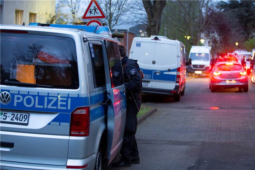 82-Jähriger wurde in Wuppertal erstochen - Telefonat kurz vor seinem Tod half bei Ermittlungen In der Nacht zu Dienstag ist ein 82-jähriger Mann in Wuppertal erstochen worden und gestorben.