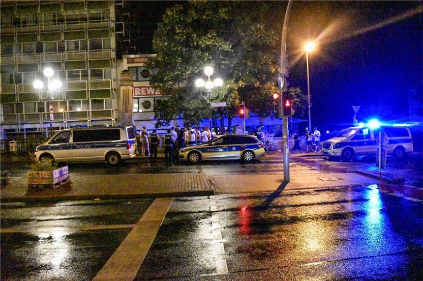 Nach Festnahmen an der Möllerbrücke: Polizei nennt weitere Details In der Nacht zu Sonntag wurde eine Person am Sonnenplatz angegriffen und verletzt.