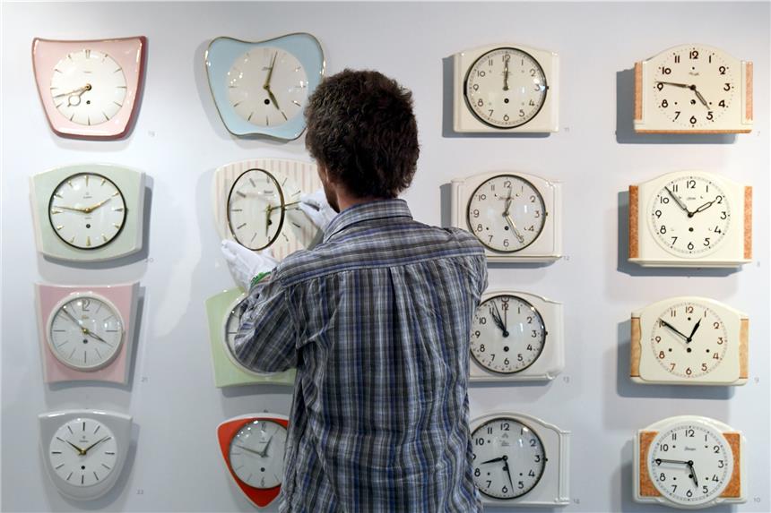 Nicht vergessen: Uhren werden umgestellt In der Nacht zum Sonntag werden die Uhren wieder auf Sommerzeit umgestellt - von 2 auf 3 Uhr.
