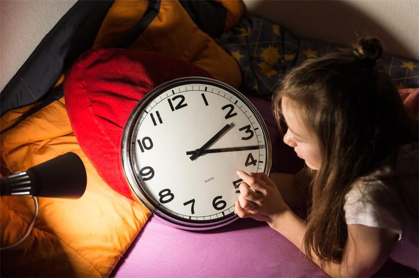 Umfrage: Mehrheit für Abschaffung der Sommerzeit In der Nacht zum Sonntag wird die Zeit umgestellt. Die Nacht dauert eine Stunde länger. Foto: Patrick Seeger/dpa