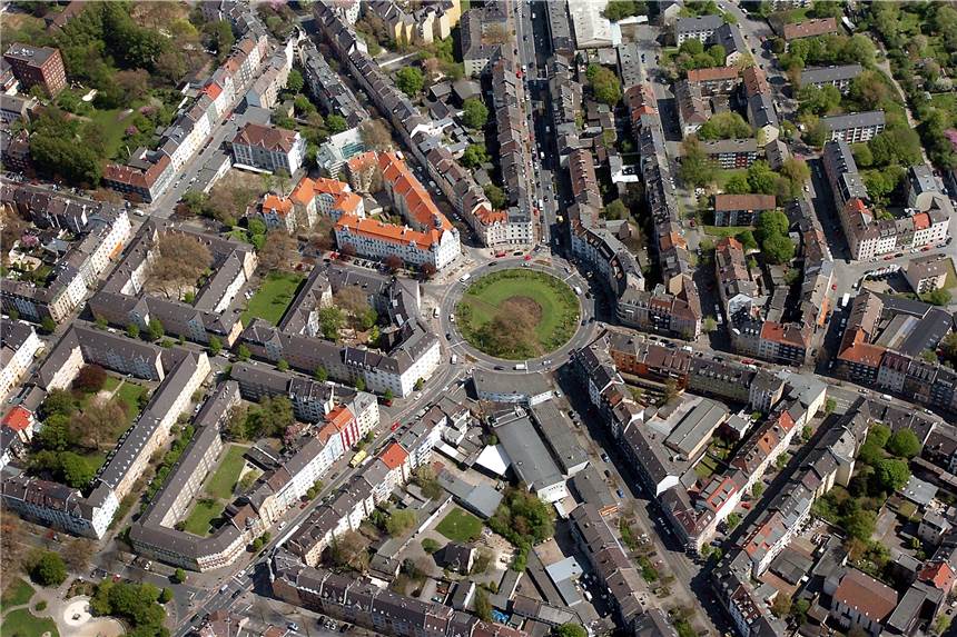 17-Jähriger wollte wohl seinen Vater ermorden In der Nähe des Borsigplatzes kam es Samstag in Dortmund zu einem Familiendrama. Ein 17-Jähriger stach auf seinen 55-jährigen Vater ein.