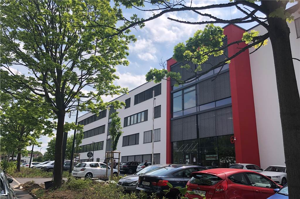 Firma aus Dortmund entwickelt den „Supermarkt der Zukunft“ In der neuen Firmenzentrale von Swisslog an der Ezzestraße in Dortmund arbeiten rund 400 Beschäftigte. Unter anderem wird hier Software entwickelt, die Warenflüsse steuern kann.