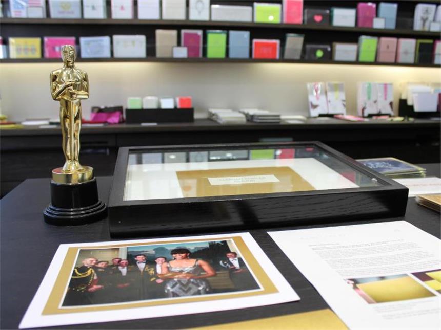 Von Hüten und Hollywood - Tradition am Tegernsee In der Papierfabrik werden die berühmten Umschläge für die Oscars gefertigt. Foto: Lea Sibbel