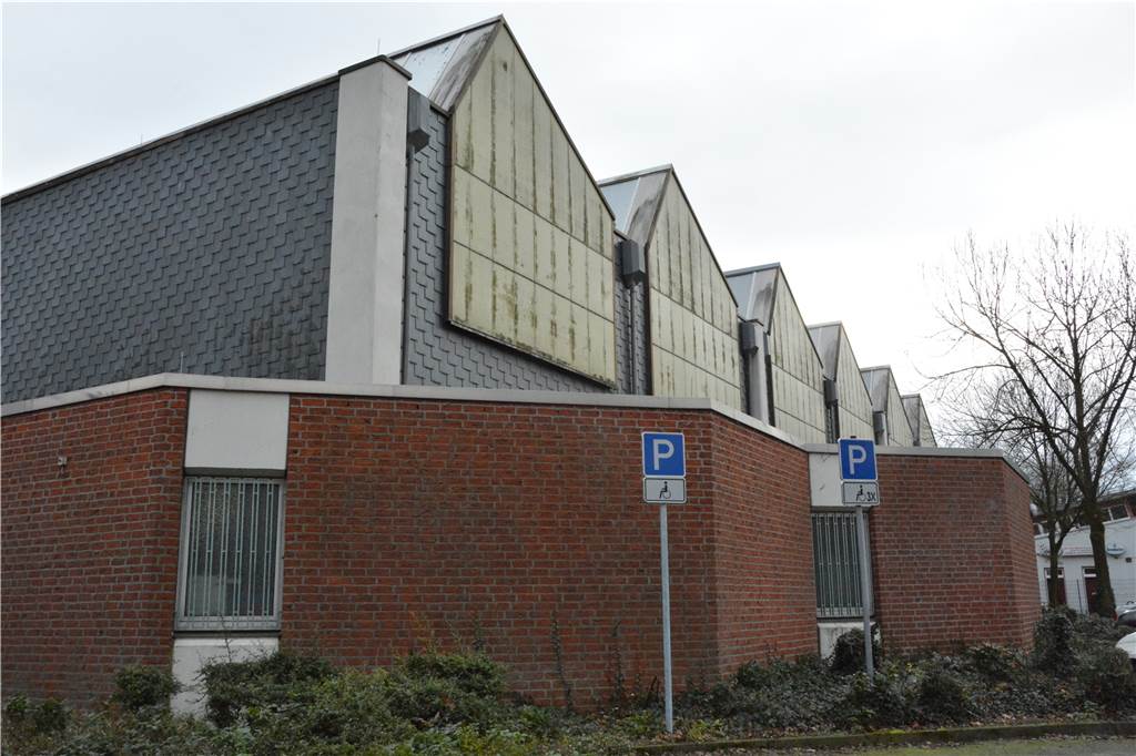 Stadt Dorsten setzt beim Hallenkonzept auf eine Geheimwaffe In der Petrinumhalle besteht aktuell Sanierungsbedarf in Höhe von 3,6 Mio. Euro. Ob die Halle saniert oder durch einen Neubau ersetzt wird, ist noch nicht entschieden. Vieles spricht nach Ansicht der Verwaltung aber für einen Neubau, da sie auch den Anforderungen für sportliche Großereignisse nicht mehr genüge..