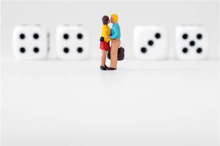 Steuerklassenwechsel zahlt sich für Verheiratete oft aus In der Regel haben Ehegatten Steuerklasse IV/IV, in vielen Fälle ist aber die Kombination III/V attraktiver. Foto: Andrea Warnecke