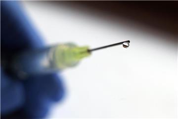 In der Regel übernehmen Krankenkassen die Kosten für den Dreifachimpfstoff. Für die Übernahme des teureren Präparats muss eine Begründung des Arztes vorliegen. Foto: Karl-Josef Hildenbrand/dpa