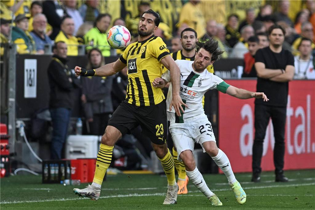 BVB will mit Emre Can verlängern: Sportdirektor Kehl lehnt dennoch erste Forderung ab Eme Can im Zweikampf mit Jonas Hofmann.