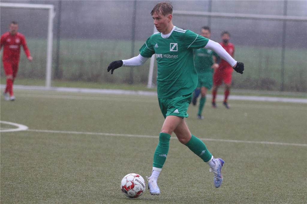GS Cappenberg hat eine Kader-Baustelle mit Top-Priorität Conner Schönfelder führt den Ball.