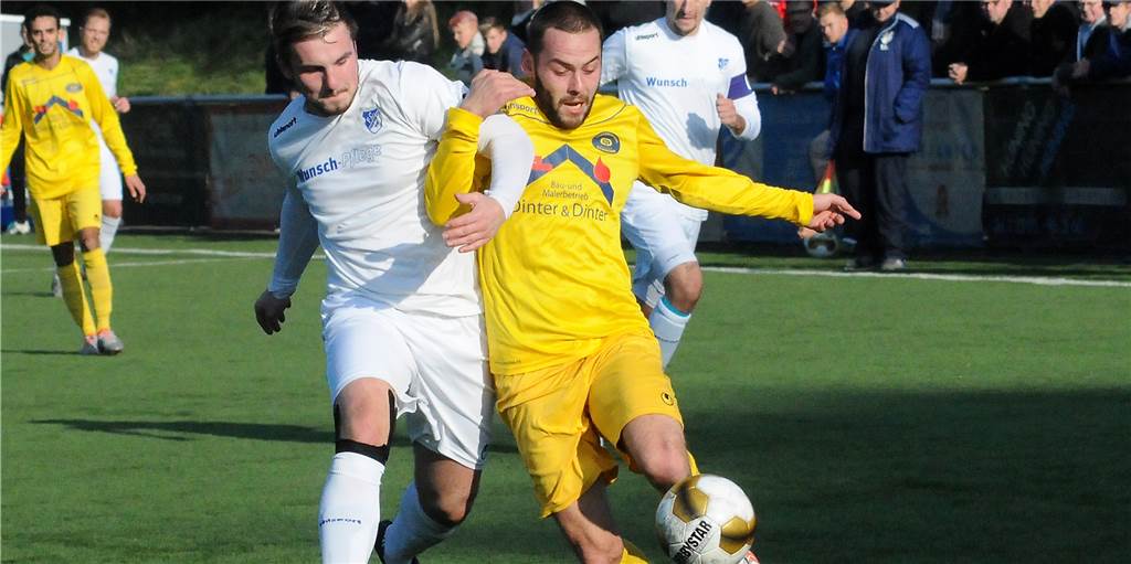 FC Frohlinde und Spvg Schwerin vor „Knister-Derby“: Beide Teams sind in Torlaune FC Frohlinde (weiße Trikots) gegen Spvg Schwerin (gelb)