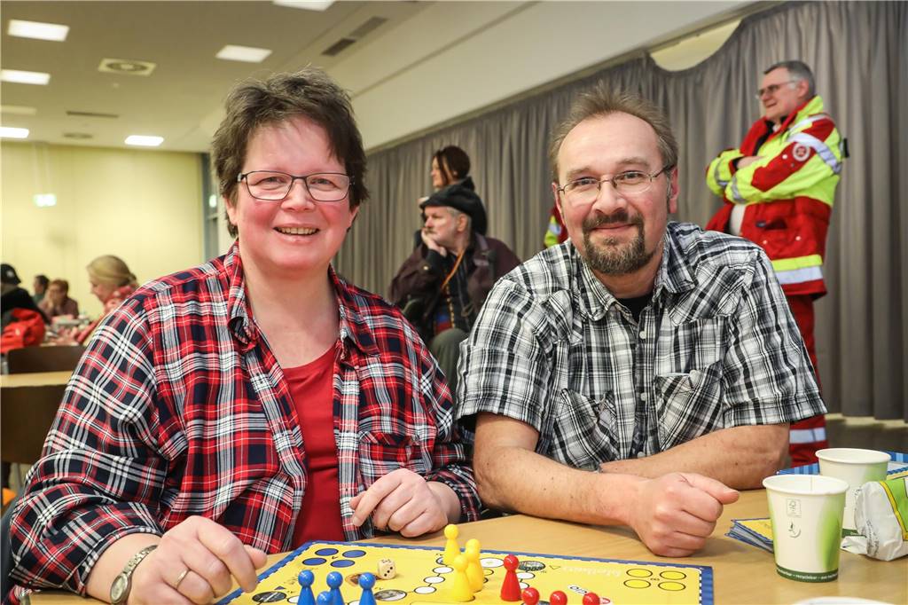 So war die Stimmung im Evakuierungszentrum in Scharnhorst In der Scharnhorster Schule lenkten sich die Evakuierten ab und spielten beispielsweise „Mensch ärgere dich nicht“.