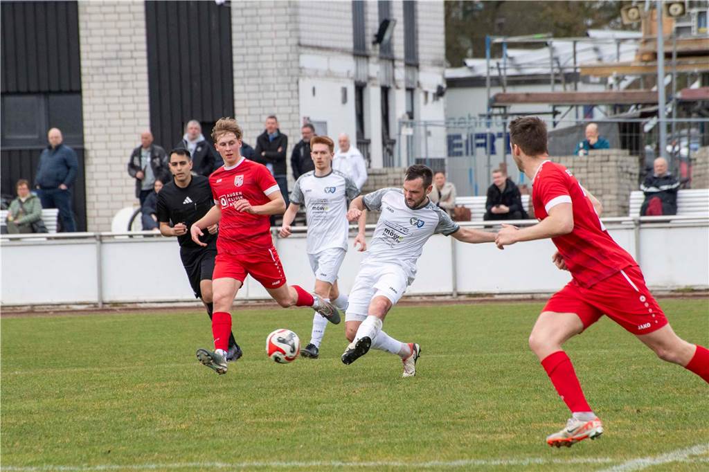 In der Schlussphase belohnte sich der TuS Haltern für ein gutes Spiel gegen den Tabellenzweiten: Dank eines späten Treffers holten die Seestädter drei Punkte gegen den SV Eintracht Ahaus, schlugen die Gäste aus dem Münsterland mit 1:0.