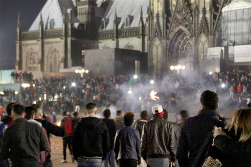 Untersuchungsausschuss zur Kölner Silvesternacht In der Silvesternacht waren am Kölner Hauptbahnhof Frauen sexuell belästigt und ausgeraubt worden.