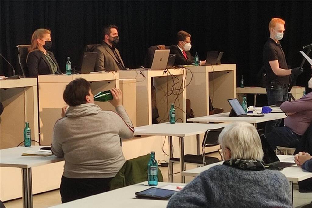 Ratsvertreter über Bürgermeister: „Wir sind besorgt um unser Lünen“ In der Sondersitzung zum Haushalt im Februar 2022 hatte Rüdiger Billeb (SPD) die gemeinsame Erklärung von SPD, CDU, GFL, Grünen und FDP vorgelesen. Jetzt gibt es wieder eine gemeinsame Erklärung.