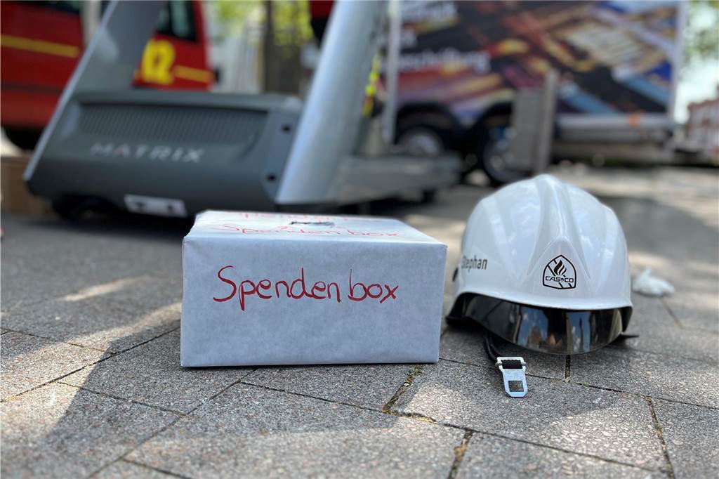 Stephan Lendring hat es geschafft: Tausende Euro für Stadtlohner Jungen In der Spendenbox vor dem Laufband hat Stephan Lendring mehrere tausende Euro gesammelt.