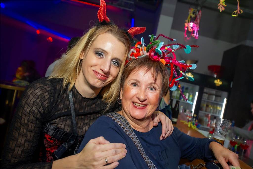 In der Stadtmühle in Haltern wurde an Weiberfastnacht ausgelassen gefeiert.