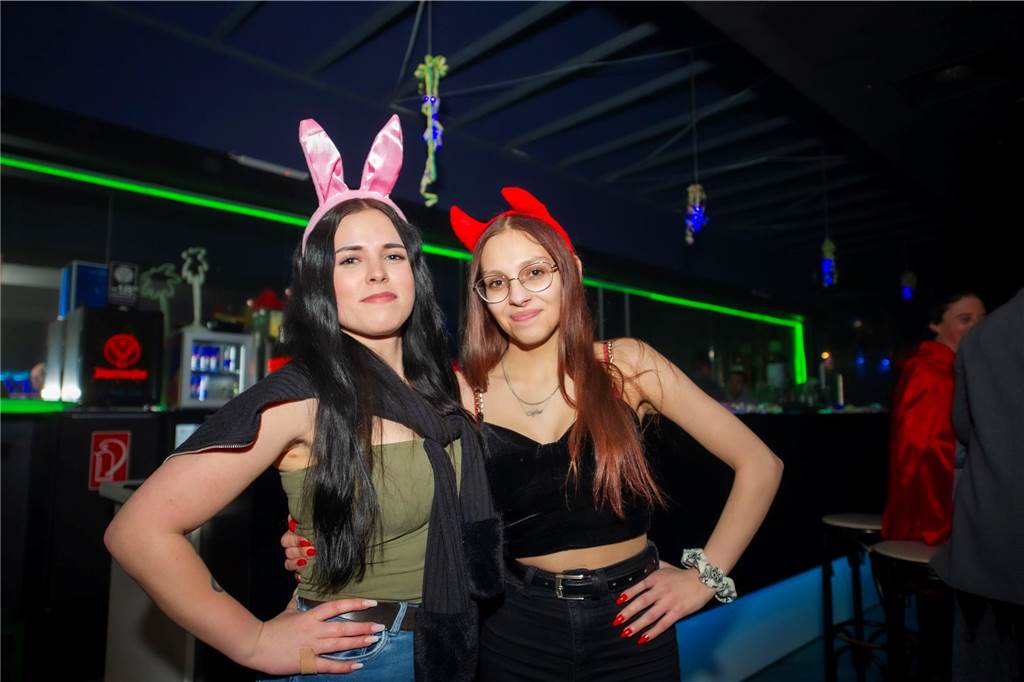 In der Stadtmühle in Haltern wurde an Weiberfastnacht ausgelassen gefeiert.