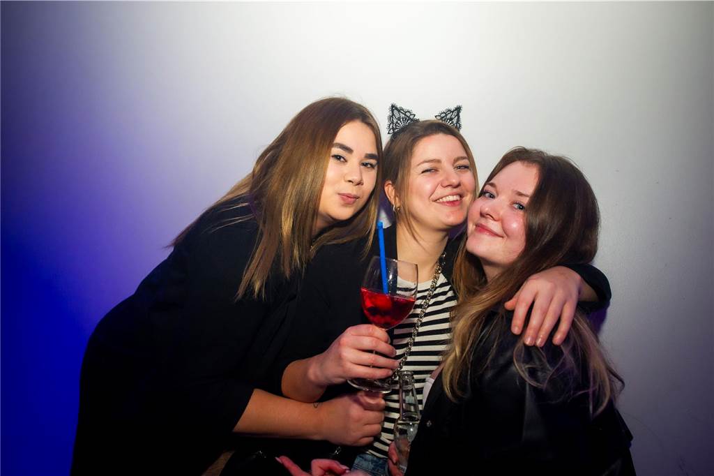 In der Stadtmühle in Haltern wurde an Weiberfastnacht ausgelassen gefeiert.