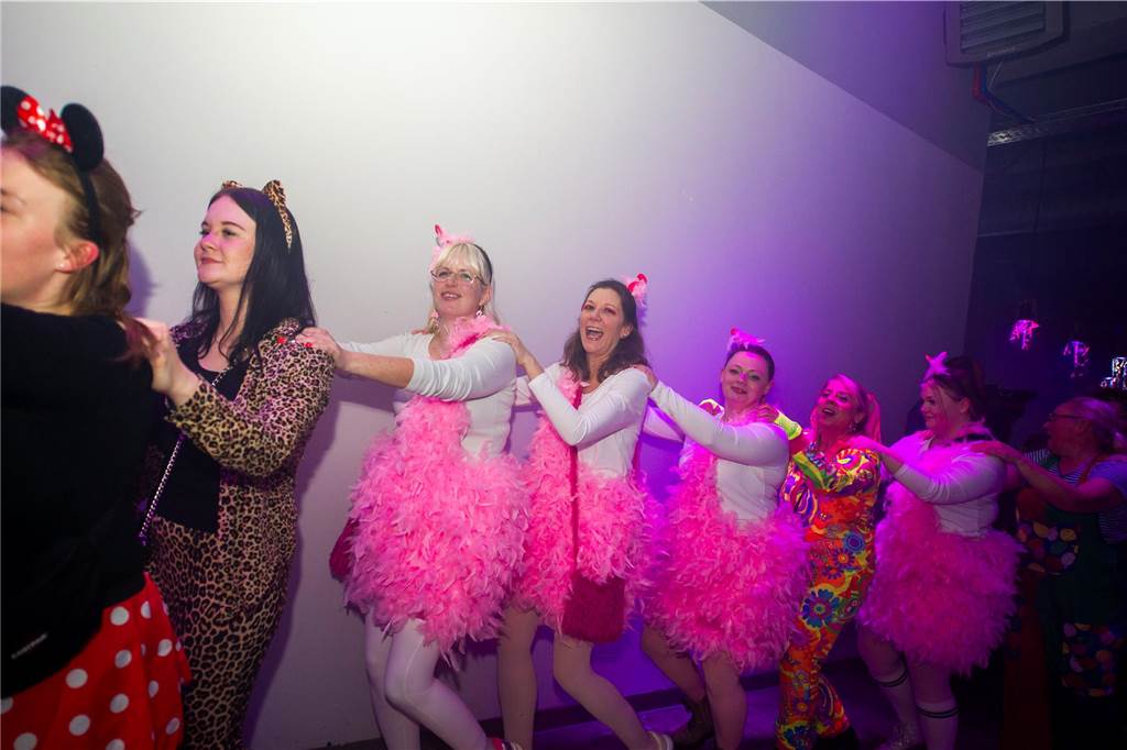 In der Stadtmühle in Haltern wurde an Weiberfastnacht ausgelassen gefeiert.