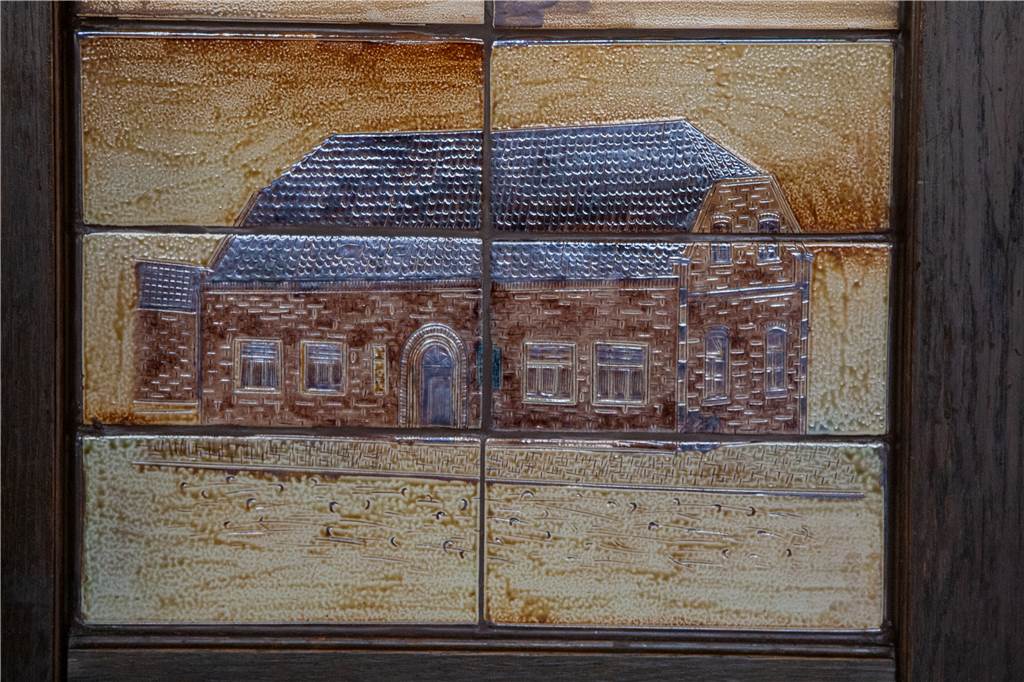 Traditionshaus „Rols up’n Hook“ ist seit über 100 Jahren immer eine Ecke besser In der Theke von Rols up'n Hook findet sich diese Reminiszenz an das alte Gasthaus Rols.