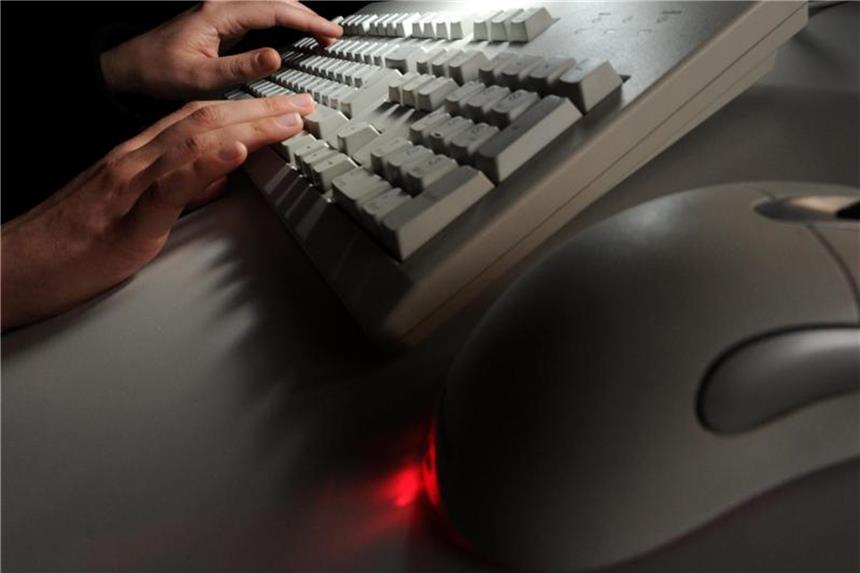 Vier von zehn Verbrauchern geben falsche Daten im Netz an In der Umfrage gaben zudem 78 Prozent an, bewusst die Menge an personenbezogenen Informationen zu beschränken, die sie online weitergeben. Foto: Jochen Lübke