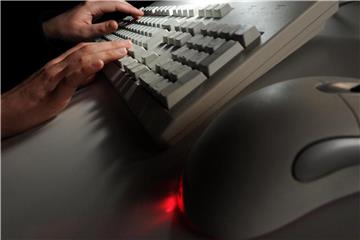 In der Umfrage gaben zudem 78 Prozent an, bewusst die Menge an personenbezogenen Informationen zu beschränken, die sie online weitergeben. Foto: Jochen Lübke