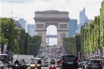 In der Umweltzone von Paris ist die Plakette „Crit'Air“ vorgeschrieben. Foto: Peter Kneffel