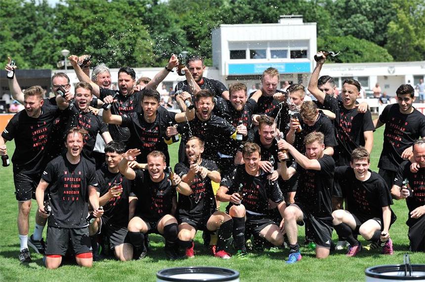 Halterns U19 bastelt am gemeinsamen Fundament In der vergangenen Saison bejubelten die U19-Spieler des TuS Haltern die Meisterschaft und den Aufstieg in die Landesliga. Von diesem TEam sind aber nur noch sieben Spieler übrig geblieben.