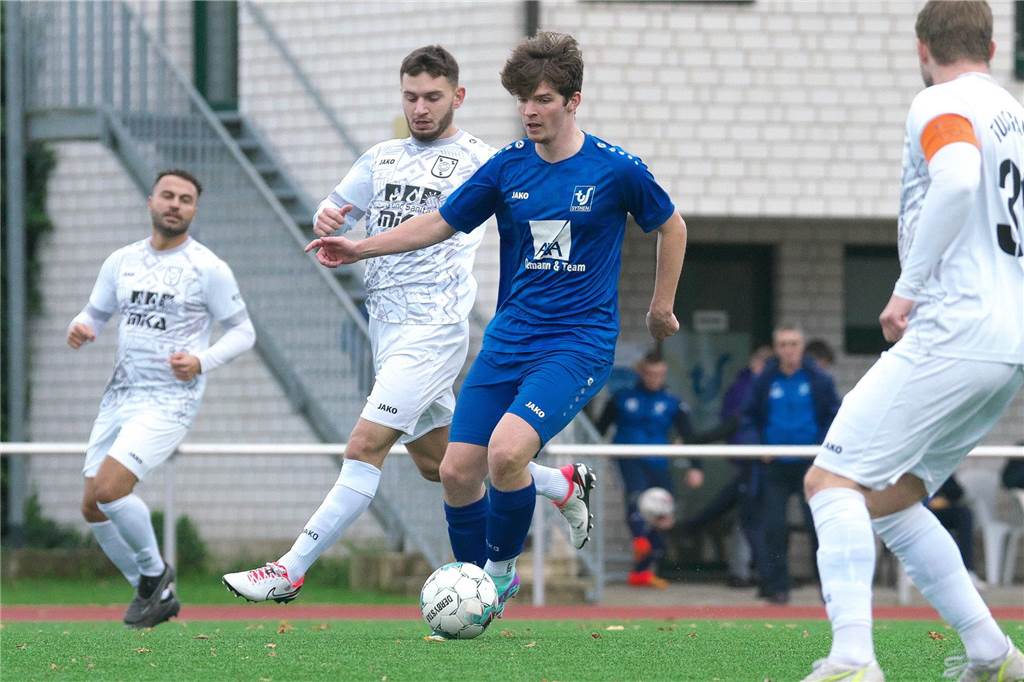 Der Spielplan für die Kreisliga A1 steht fest In der vergangenen Saison gab es für den TuS Sythen gegen den TuS Gahlen nichts zu holen. Erst unterlagen die Halterner zu Hause mit 1:11, am letzten Spieltag gab es dann eine 2:7-Niederlage. Diesmal treffen die beiden TuS-Teams schon deutlich früher aufeinander.